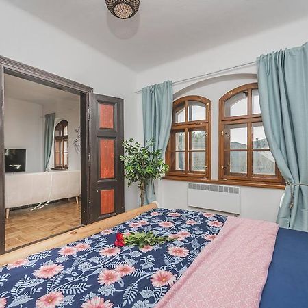 Carolina'S Romantic Apartment Hradec Kralove Luaran gambar