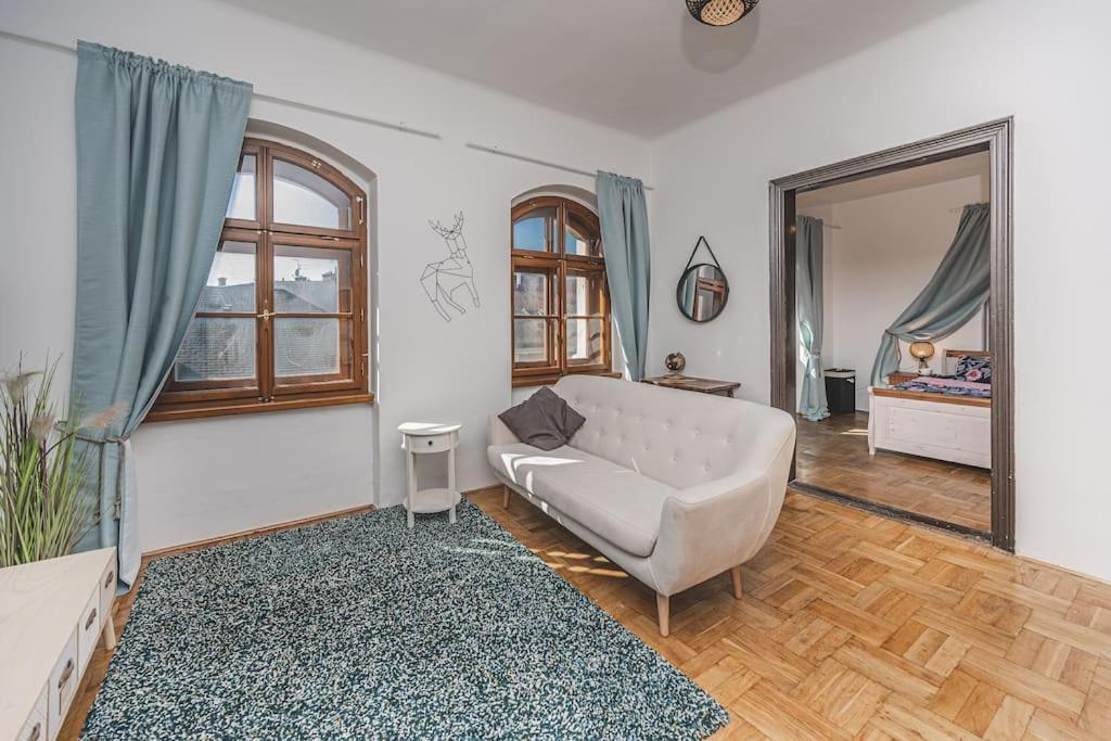 Carolina'S Romantic Apartment Hradec Kralove Luaran gambar