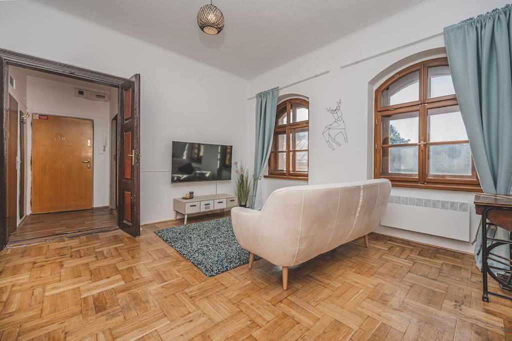 Carolina'S Romantic Apartment Hradec Kralove Luaran gambar