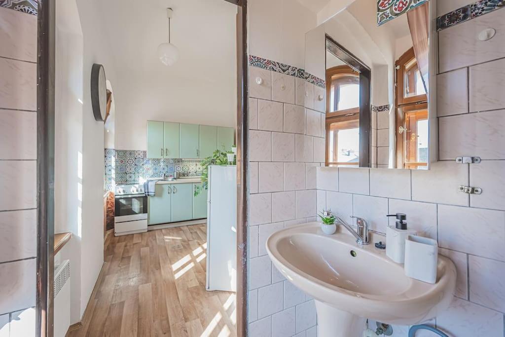Carolina'S Romantic Apartment Hradec Kralove Luaran gambar