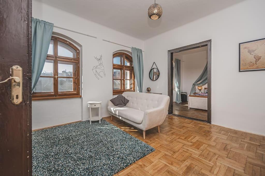 Carolina'S Romantic Apartment Hradec Kralove Luaran gambar