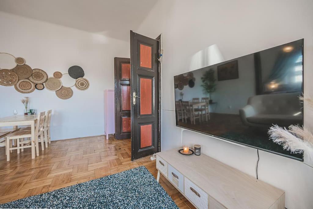 Carolina'S Romantic Apartment Hradec Kralove Luaran gambar